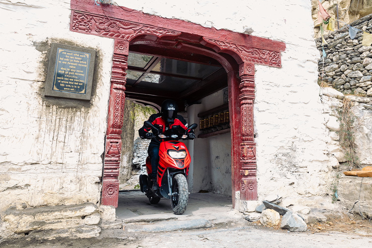 Aprilia Conquers Lubra Pass